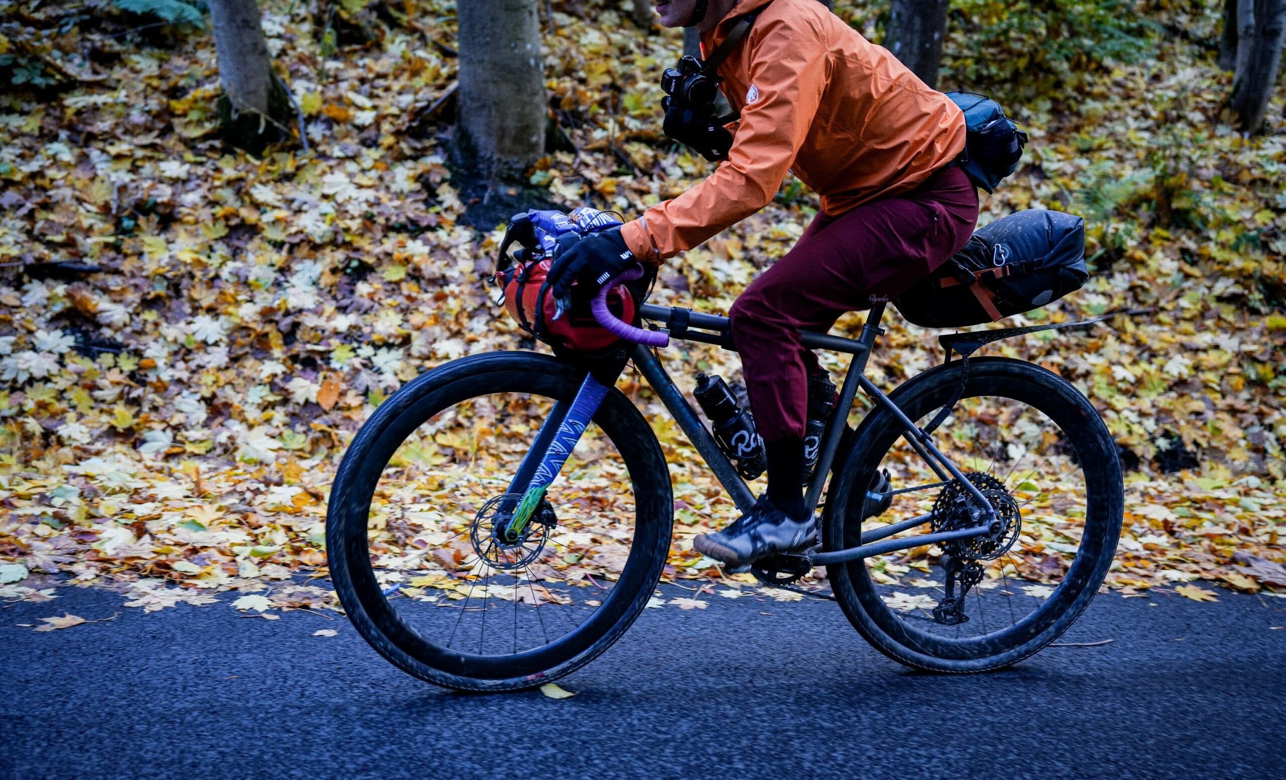 Tytanowy gravel Koloride – dlaczego ten materiał to przyszłość bikepackingu i wypraw ultra?